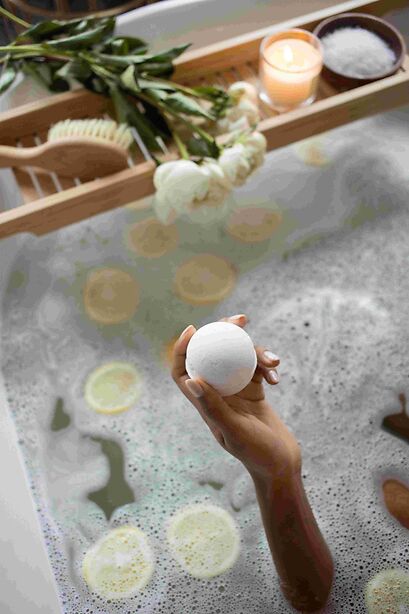 Mystery bath bomb